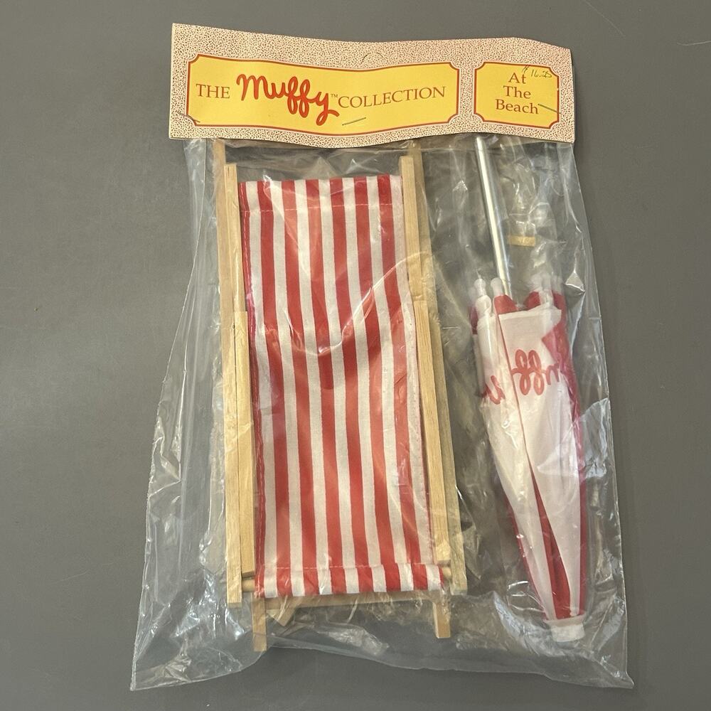 Muffy VanderBear At The Beach Chair and Umbrella NOS 1989 Vintage
